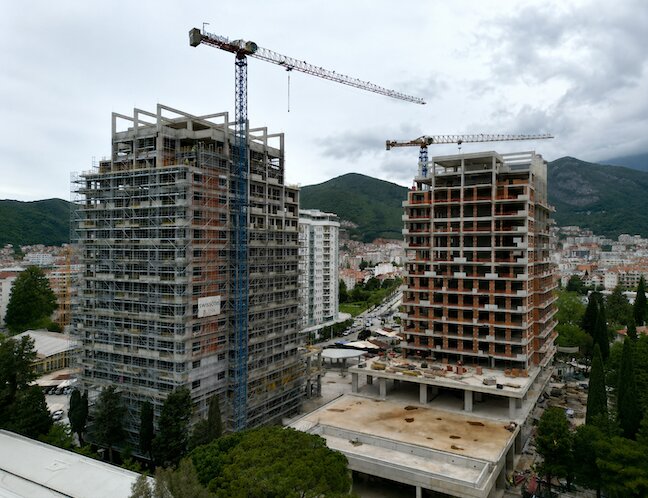 İstanbul'da Sanayi ve İnşaat Projelerinde Kule Vinç Kullanımının Avantajları